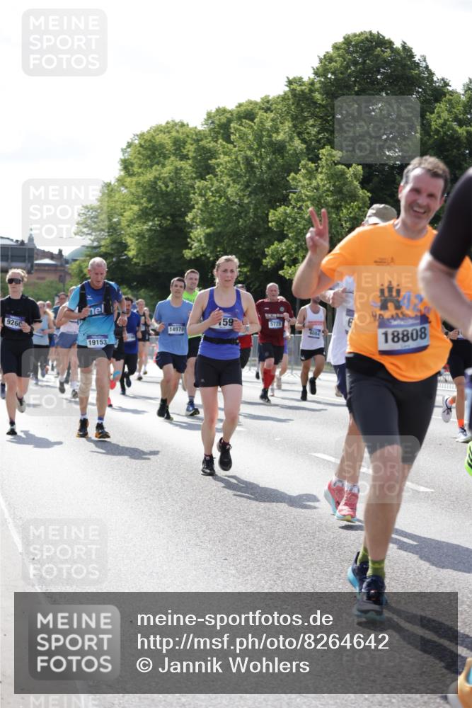 29.06.2025 - hella hamburg halbmarathon Jannik Wohlers http://msf.ph/oto/8264642 29.06.2025 09:59:49 Lombardsbrücke 1006, 1019, 1125, 1180, 1239, 1264, 1526, 2027, 2086, 2099, 2159, 2447, 2582, 2584, 2606, 2652, 2730, 3177, 3181, 3319, 3861, 3898, 4013, 4231, 4594, 4632, 4796, 4813, 5272, 5341, 5728, 6082, 6084, 6104, 6260, 6470, 6581, 6636, 6891, 6892, 7159, 7717, 7786, 7824, 8394, 8531, 10044, 10268, 10534, 10582, 10742, 10759, 10766, 10788, 11083, 11158, 11159, 11846, 11992, 12213, 12248, 12513, 12646, 12774, 13512, 13847, 13993, 14139, 14429, 14750, 15097 meine-sportfotos.de
