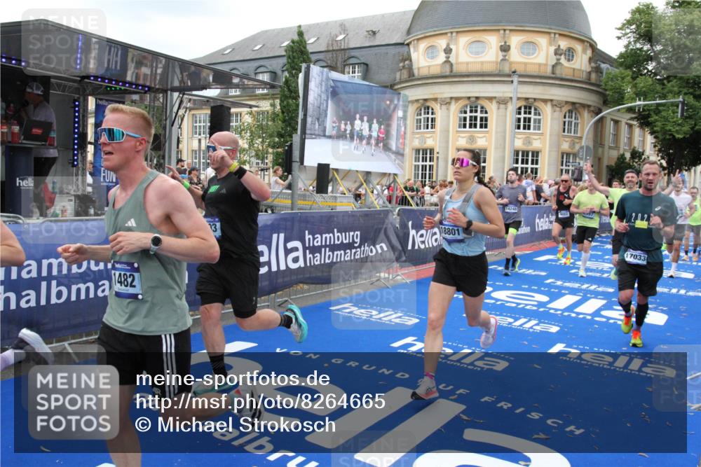 29.06.2025 - hella hamburg halbmarathon Michael Strokosch http://msf.ph/oto/8264665 29.06.2025 10:52:14 Ziel 1482, 2397, 2595, 4837, 5032, 5087, 5093, 5378, 5482, 6897, 7732, 9082, 12135, 12580, 13726, 14248, 14300, 15275, 15829, 16003, 16320, 16591, 16666, 17033, 17130, 18475, 18801 meine-sportfotos.de