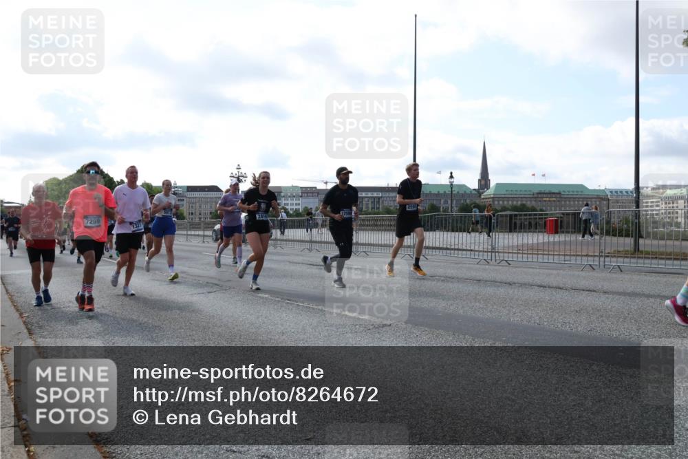 29.06.2025 - hella hamburg halbmarathon Lena Gebhardt http://msf.ph/oto/8264672 29.06.2025 09:57:15 Lombardsbrücke 1030, 1086, 1193, 1327, 1381, 1442, 1537, 1657, 1783, 2025, 2074, 2111, 2119, 2252, 2340, 2396, 2444, 2595, 2814, 2839, 2855, 2869, 2878, 3048, 3093, 3096, 3103, 3575, 3698, 3791, 4299, 4558, 4726, 4770, 4897, 4986, 5008, 5013, 5018, 5021, 5024, 5169, 5194, 5319, 5633, 5744, 6033, 6125, 6377, 6631, 6720, 6762, 6795, 6942, 7176, 7177, 7221, 7259, 7397, 7742, 7918, 8112, 8313, 8572, 8651, 8661, 8710, 8813, 8863, 8930, 9060, 9082, 9316, 9497, 10191 meine-sportfotos.de