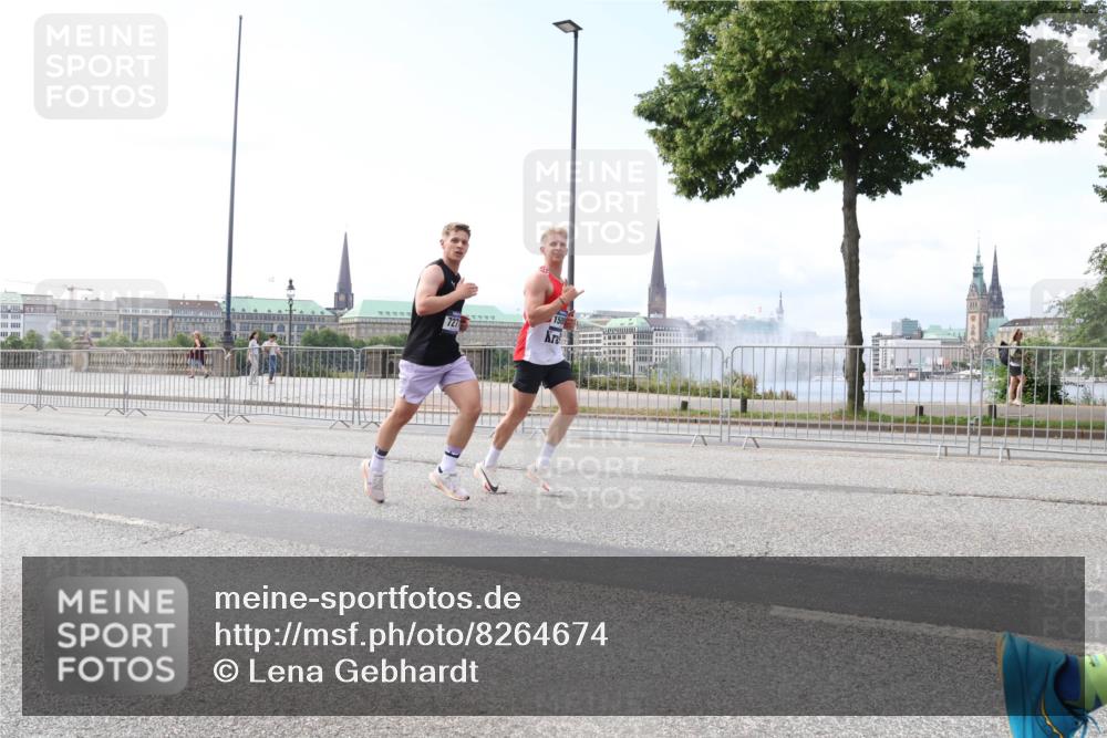29.06.2025 - hella hamburg halbmarathon Lena Gebhardt http://msf.ph/oto/8264674 29.06.2025 10:11:08 Lombardsbrücke 1166, 1186, 1723, 1781, 2868, 3837, 4287, 4389, 5254, 5653, 5990, 5991, 7271, 7370, 8171, 8206, 8207, 8368, 8561, 9119, 9169, 9829, 10196, 10372, 11149, 11355, 11755, 12286, 12426, 12556, 12571, 12790, 12836, 13588, 13594, 13603, 14022, 14149, 14270, 15009, 15214, 15252, 15908, 16383, 16808, 17142, 17500, 17532, 17787, 18382, 18949, 19172, 19241 meine-sportfotos.de