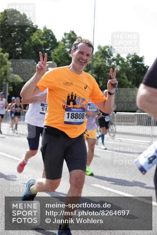 29.06.2025 - hella hamburg halbmarathon Jannik Wohlers http://msf.ph/oto/8264697 29.06.2025 09:59:49 Lombardsbrücke 1006, 1019, 1125, 1180, 1239, 1264, 1526, 2027, 2086, 2099, 2159, 2447, 2582, 2584, 2606, 2652, 2730, 3177, 3181, 3319, 3861, 3898, 4013, 4231, 4594, 4632, 4796, 4813, 5272, 5341, 5728, 6082, 6084, 6104, 6260, 6470, 6581, 6636, 6891, 6892, 7159, 7717, 7786, 7824, 8394, 8531, 10044, 10268, 10534, 10582, 10742, 10759, 10766, 10788, 11083, 11158, 11159, 11846, 11992, 12213, 12248, 12513, 12646, 12774, 13512, 13847, 13993, 14139, 14429, 14750, 15097 meine-sportfotos.de