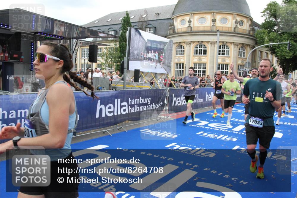 29.06.2025 - hella hamburg halbmarathon Michael Strokosch http://msf.ph/oto/8264708 29.06.2025 10:52:14 Ziel 1482, 2397, 2595, 4837, 5032, 5087, 5093, 5378, 5482, 6897, 7732, 9082, 12135, 12580, 13726, 14248, 14300, 15275, 15829, 16003, 16320, 16591, 16666, 17033, 17130, 18475, 18801 meine-sportfotos.de