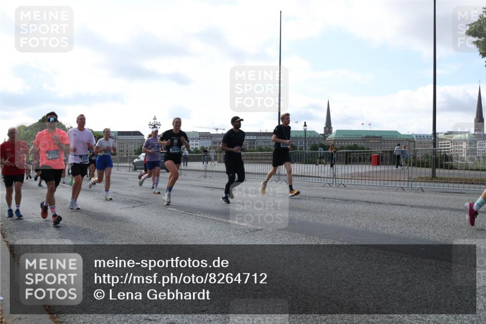 29.06.2025 - hella hamburg halbmarathon Lena Gebhardt http://msf.ph/oto/8264712 29.06.2025 09:57:15 Lombardsbrücke 1030, 1086, 1193, 1327, 1381, 1442, 1537, 1657, 1783, 2025, 2074, 2111, 2119, 2252, 2340, 2396, 2444, 2595, 2814, 2839, 2855, 2869, 2878, 3048, 3093, 3096, 3103, 3575, 3698, 3791, 4299, 4558, 4726, 4770, 4897, 4986, 5008, 5013, 5018, 5021, 5024, 5169, 5194, 5319, 5633, 5744, 6033, 6125, 6377, 6631, 6720, 6762, 6795, 6942, 7176, 7177, 7221, 7259, 7397, 7742, 7918, 8112, 8313, 8572, 8651, 8661, 8710, 8813, 8863, 8930, 9060, 9082, 9316, 9497, 10191 meine-sportfotos.de