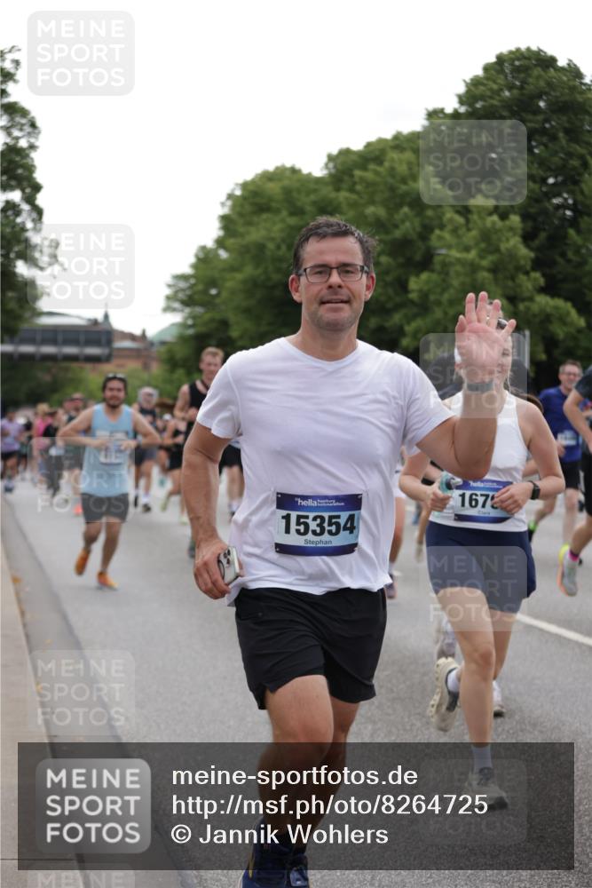 29.06.2025 - hella hamburg halbmarathon Jannik Wohlers http://msf.ph/oto/8264725 29.06.2025 10:33:15 Lombardsbrücke 1189, 1275, 1896, 2342, 2776, 3170, 3560, 4361, 4433, 4449, 4696, 4942, 5075, 5096, 5141, 5557, 5566, 5569, 5821, 5822, 5887, 6109, 6515, 6854, 6999, 7653, 7705, 8021, 8157, 8282, 8891, 9234, 9258, 9438, 9799, 10561, 11338, 11453, 11546, 11676, 11811, 11827, 11928, 12237, 12238, 12652, 12835, 12855, 13375, 13601, 13853, 14098, 14451, 15044, 15072, 15367 meine-sportfotos.de