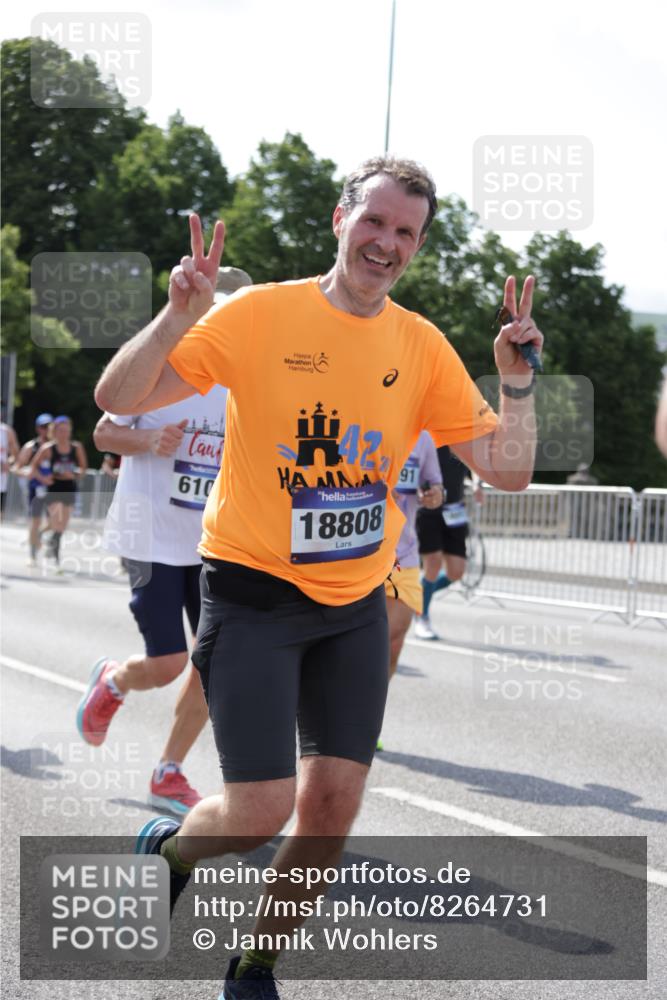 29.06.2025 - hella hamburg halbmarathon Jannik Wohlers http://msf.ph/oto/8264731 29.06.2025 09:59:49 Lombardsbrücke 1006, 1019, 1125, 1180, 1239, 1264, 1526, 2027, 2086, 2099, 2159, 2447, 2582, 2584, 2606, 2652, 2730, 3177, 3181, 3319, 3861, 3898, 4013, 4231, 4594, 4632, 4796, 4813, 5272, 5341, 5728, 6082, 6084, 6104, 6260, 6470, 6581, 6636, 6891, 6892, 7159, 7717, 7786, 7824, 8394, 8531, 10044, 10268, 10534, 10582, 10742, 10759, 10766, 10788, 11083, 11158, 11159, 11846, 11992, 12213, 12248, 12513, 12646, 12774, 13512, 13847, 13993, 14139, 14429, 14750, 15097 meine-sportfotos.de