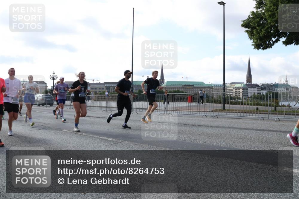 29.06.2025 - hella hamburg halbmarathon Lena Gebhardt http://msf.ph/oto/8264753 29.06.2025 09:57:15 Lombardsbrücke 1030, 1086, 1193, 1327, 1381, 1442, 1537, 1657, 1783, 2025, 2074, 2111, 2119, 2252, 2340, 2396, 2444, 2595, 2814, 2839, 2855, 2869, 2878, 3048, 3093, 3096, 3103, 3575, 3698, 3791, 4299, 4558, 4726, 4770, 4897, 4986, 5008, 5013, 5018, 5021, 5024, 5169, 5194, 5319, 5633, 5744, 6033, 6125, 6377, 6631, 6720, 6762, 6795, 6942, 7176, 7177, 7221, 7259, 7397, 7742, 7918, 8112, 8313, 8572, 8651, 8661, 8710, 8813, 8863, 8930, 9060, 9082, 9316, 9497, 10191 meine-sportfotos.de
