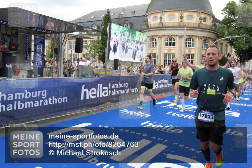 29.06.2025 - hella hamburg halbmarathon Michael Strokosch http://msf.ph/oto/8264763 29.06.2025 10:52:15 Ziel 1482, 2397, 2595, 4837, 5032, 5087, 5093, 5378, 5482, 6897, 9074, 9082, 12135, 12580, 13726, 14248, 14300, 15275, 16003, 16320, 16591, 17033, 17130, 18475, 18801 meine-sportfotos.de
