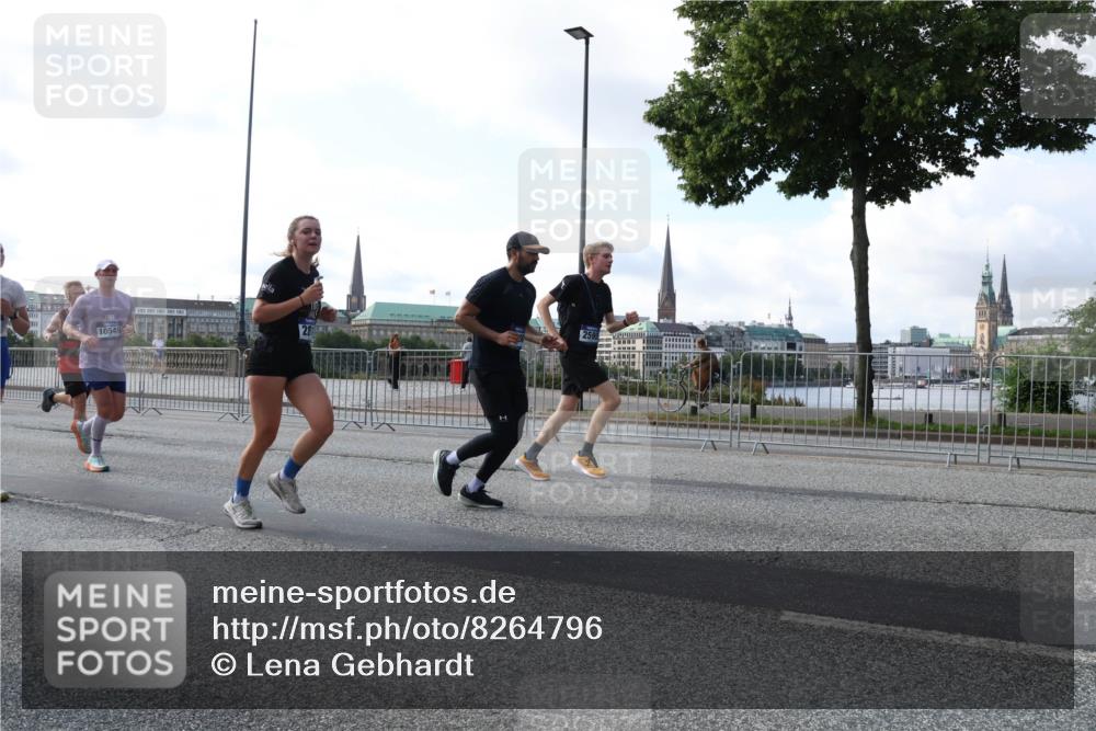29.06.2025 - hella hamburg halbmarathon Lena Gebhardt http://msf.ph/oto/8264796 29.06.2025 09:57:16 Lombardsbrücke 1030, 1086, 1193, 1327, 1381, 1422, 1442, 1537, 1657, 1783, 2025, 2074, 2111, 2119, 2252, 2340, 2396, 2444, 2595, 2814, 2839, 2855, 2869, 2878, 3048, 3093, 3096, 3103, 3575, 3698, 3791, 4299, 4558, 4726, 4770, 4897, 4986, 5008, 5013, 5018, 5021, 5024, 5194, 5319, 5633, 5744, 6033, 6125, 6377, 6631, 6720, 6762, 6795, 6942, 7176, 7177, 7221, 7259, 7397, 7742, 7918, 7930, 7932, 8112, 8313, 8572, 8651, 8661, 8710, 8813, 8930, 9060, 9082, 9316, 9497, 10191 meine-sportfotos.de