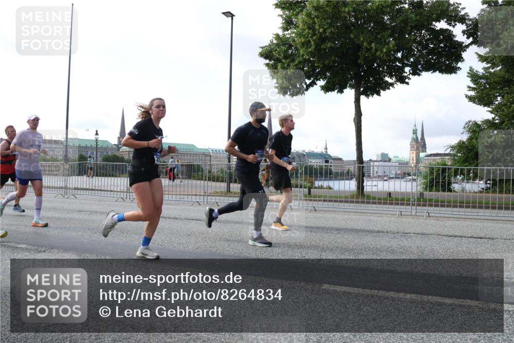29.06.2025 - hella hamburg halbmarathon Lena Gebhardt http://msf.ph/oto/8264834 29.06.2025 09:57:16 Lombardsbrücke 1030, 1086, 1193, 1327, 1381, 1422, 1442, 1537, 1657, 1783, 2025, 2074, 2111, 2119, 2252, 2340, 2396, 2444, 2595, 2814, 2839, 2855, 2869, 2878, 3048, 3093, 3096, 3103, 3575, 3698, 3791, 4299, 4558, 4726, 4770, 4897, 4986, 5008, 5013, 5018, 5021, 5024, 5194, 5319, 5633, 5744, 6033, 6125, 6377, 6631, 6720, 6762, 6795, 6942, 7176, 7177, 7221, 7259, 7397, 7742, 7918, 7930, 7932, 8112, 8313, 8572, 8651, 8661, 8710, 8813, 8930, 9060, 9082, 9316, 9497, 10191 meine-sportfotos.de