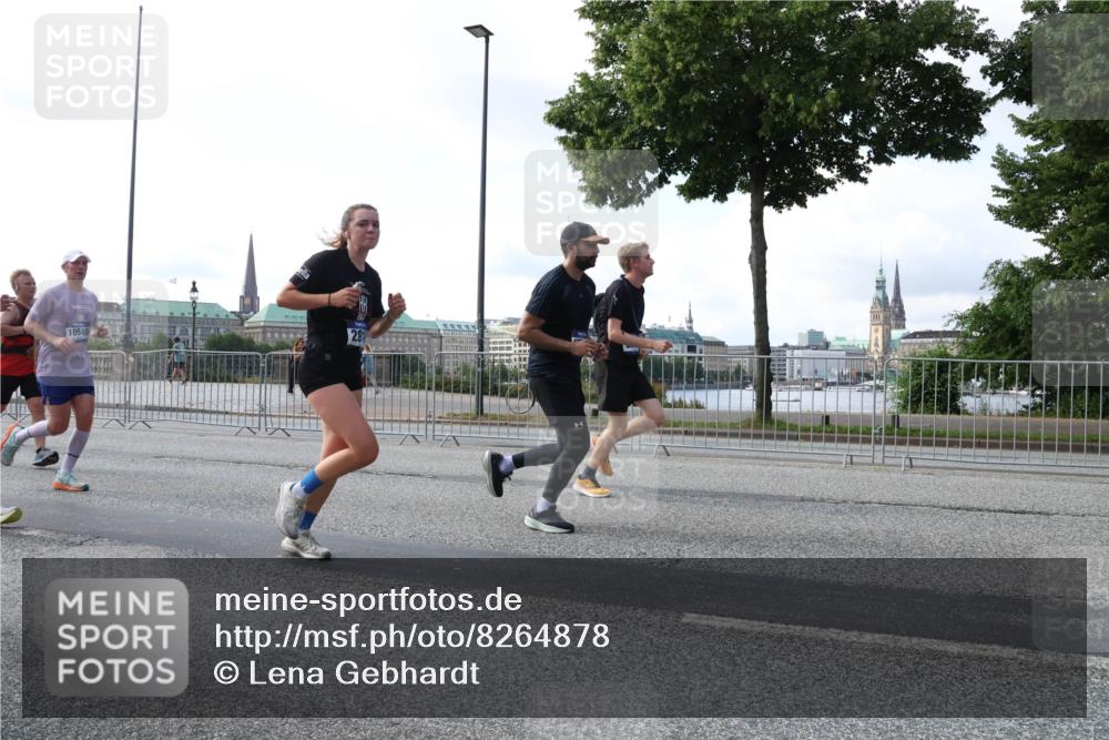 29.06.2025 - hella hamburg halbmarathon Lena Gebhardt http://msf.ph/oto/8264878 29.06.2025 09:57:16 Lombardsbrücke 1030, 1086, 1193, 1327, 1381, 1422, 1442, 1537, 1657, 1783, 2025, 2074, 2111, 2119, 2252, 2340, 2396, 2444, 2595, 2814, 2839, 2855, 2869, 2878, 3048, 3093, 3096, 3103, 3575, 3698, 3791, 4299, 4558, 4726, 4770, 4897, 4986, 5008, 5013, 5018, 5021, 5024, 5194, 5319, 5633, 5744, 6033, 6125, 6377, 6631, 6720, 6762, 6795, 6942, 7176, 7177, 7221, 7259, 7397, 7742, 7918, 7930, 7932, 8112, 8313, 8572, 8651, 8661, 8710, 8813, 8930, 9060, 9082, 9316, 9497, 10191 meine-sportfotos.de