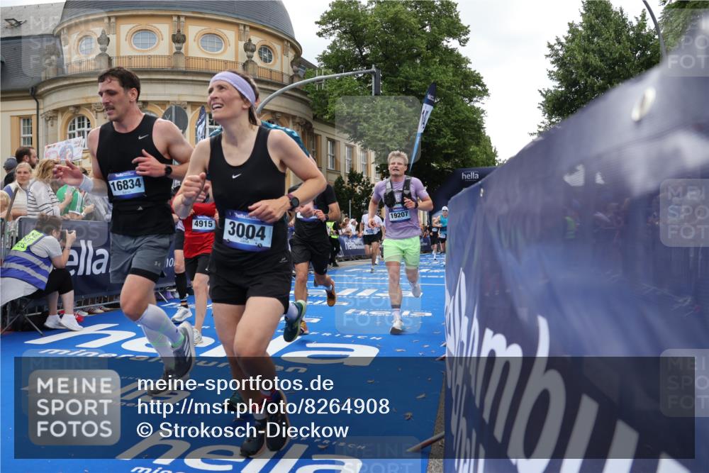 29.06.2025 - hella hamburg halbmarathon Strokosch-Dieckow http://msf.ph/oto/8264908 29.06.2025 10:44:50 Ziel 1424, 1520, 1941, 2098, 2890, 2970, 3004, 3098, 3785, 4270, 4425, 4915, 7056, 7167, 7325, 9030, 9720, 12161, 16834, 17251, 17382, 17406, 18055, 18631, 19207, 19210 meine-sportfotos.de