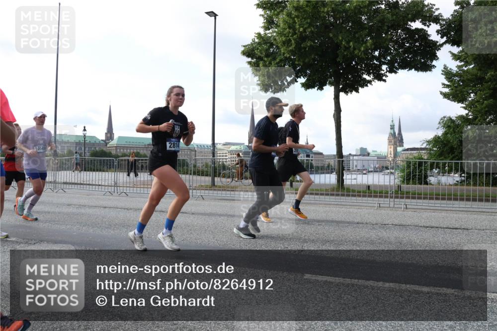 29.06.2025 - hella hamburg halbmarathon Lena Gebhardt http://msf.ph/oto/8264912 29.06.2025 09:57:16 Lombardsbrücke 1030, 1086, 1193, 1327, 1381, 1422, 1442, 1537, 1657, 1783, 2025, 2074, 2111, 2119, 2252, 2340, 2396, 2444, 2595, 2814, 2839, 2855, 2869, 2878, 3048, 3093, 3096, 3103, 3575, 3698, 3791, 4299, 4558, 4726, 4770, 4897, 4986, 5008, 5013, 5018, 5021, 5024, 5194, 5319, 5633, 5744, 6033, 6125, 6377, 6631, 6720, 6762, 6795, 6942, 7176, 7177, 7221, 7259, 7397, 7742, 7918, 7930, 7932, 8112, 8313, 8572, 8651, 8661, 8710, 8813, 8930, 9060, 9082, 9316, 9497, 10191 meine-sportfotos.de