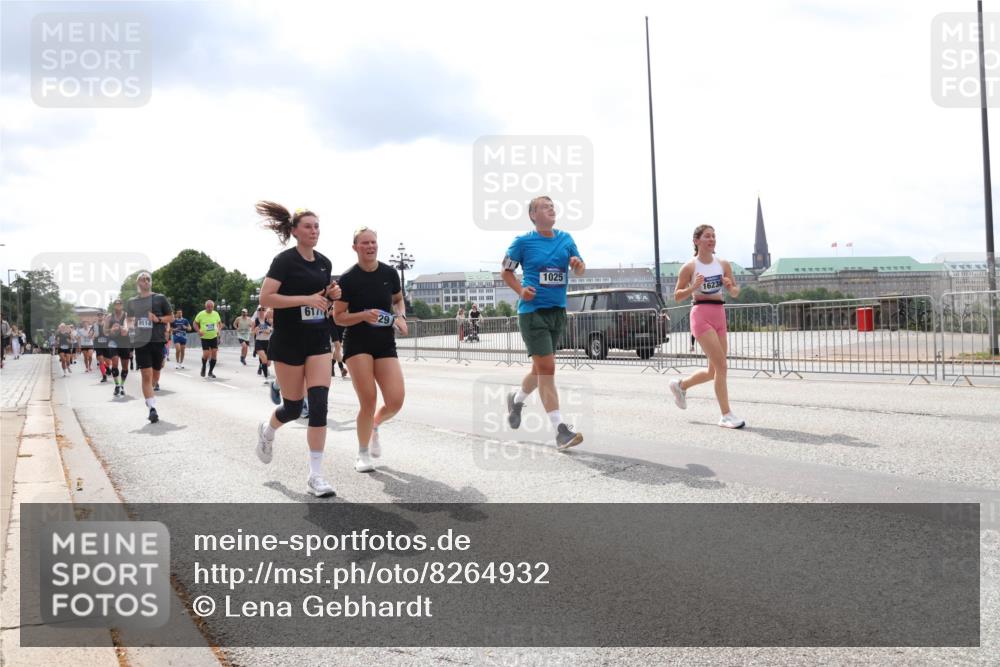 29.06.2025 - hella hamburg halbmarathon Lena Gebhardt http://msf.ph/oto/8264932 29.06.2025 10:34:39 Lombardsbrücke 1025, 1672, 2023, 2355, 2412, 2464, 2510, 2511, 2801, 3130, 3145, 3420, 4540, 4824, 4826, 4884, 5453, 5609, 6034, 6105, 6171, 6310, 6329, 6335, 6379, 6571, 6574, 6843, 7020, 7299, 7324, 7329, 7386, 7644, 7733, 8349, 8369, 8705, 8793, 8965, 9122, 9164, 9379, 9448, 9514, 10335, 10360, 10564, 10674, 11122, 11245, 11646, 11872, 12019, 12164, 12236, 12382, 12764, 13957, 15477, 16238, 16311, 16390, 16682, 16919, 17230, 18158, 18941 meine-sportfotos.de