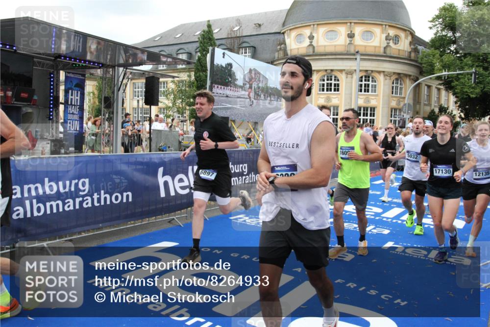 29.06.2025 - hella hamburg halbmarathon Michael Strokosch http://msf.ph/oto/8264933 29.06.2025 10:52:17 Ziel 2397, 4419, 4837, 5032, 5087, 5482, 6164, 6897, 7896, 9074, 9082, 12135, 13726, 14248, 14300, 15275, 15446, 16003, 16320, 16591, 17033, 17130, 18475 meine-sportfotos.de