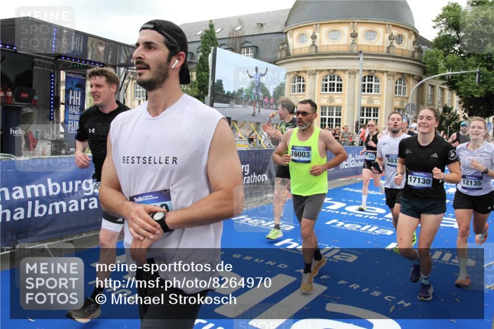 29.06.2025 - hella hamburg halbmarathon Michael Strokosch http://msf.ph/oto/8264970 29.06.2025 10:52:17 Ziel 2397, 4419, 4837, 5032, 5087, 5482, 6164, 6897, 7896, 9074, 9082, 12135, 13726, 14248, 14300, 15275, 15446, 16003, 16320, 16591, 17033, 17130, 18475 meine-sportfotos.de