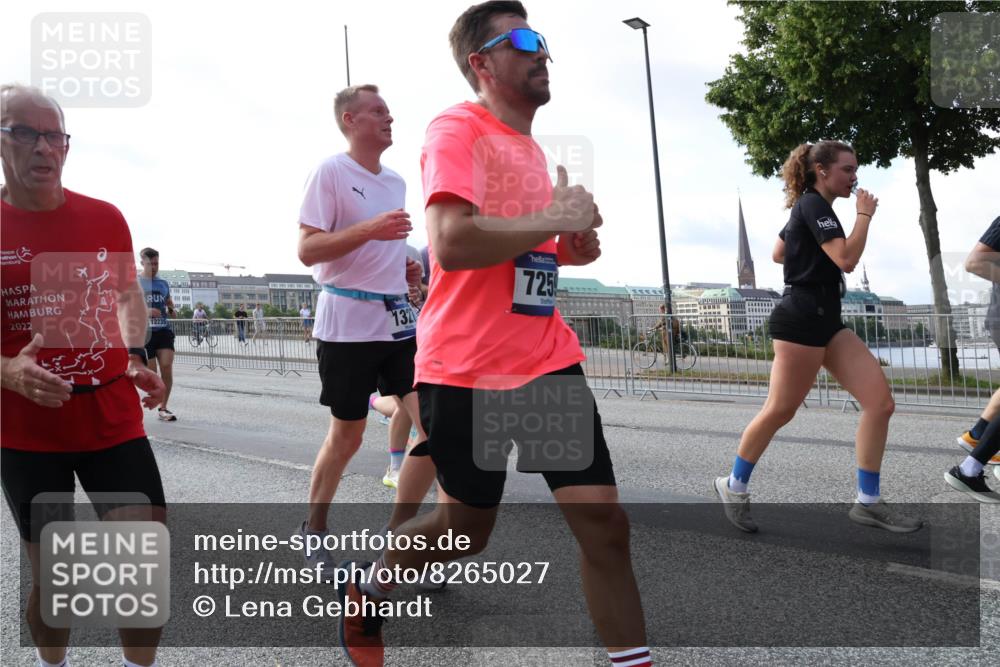 29.06.2025 - hella hamburg halbmarathon Lena Gebhardt http://msf.ph/oto/8265027 29.06.2025 09:57:17 Lombardsbrücke 1030, 1086, 1193, 1327, 1381, 1422, 1442, 1537, 1657, 1783, 2025, 2074, 2111, 2119, 2252, 2340, 2396, 2444, 2595, 2814, 2839, 2855, 2869, 2878, 3048, 3093, 3096, 3103, 3575, 3698, 3791, 4261, 4299, 4558, 4726, 4770, 4897, 4986, 5008, 5013, 5018, 5021, 5024, 5319, 5633, 5744, 5820, 5907, 6033, 6125, 6377, 6631, 6720, 6762, 6795, 6942, 7176, 7177, 7221, 7259, 7397, 7742, 7918, 7930, 7932, 8112, 8313, 8572, 8651, 8661, 8710, 8813, 8930, 9060, 9082, 9316, 9497, 10191 meine-sportfotos.de