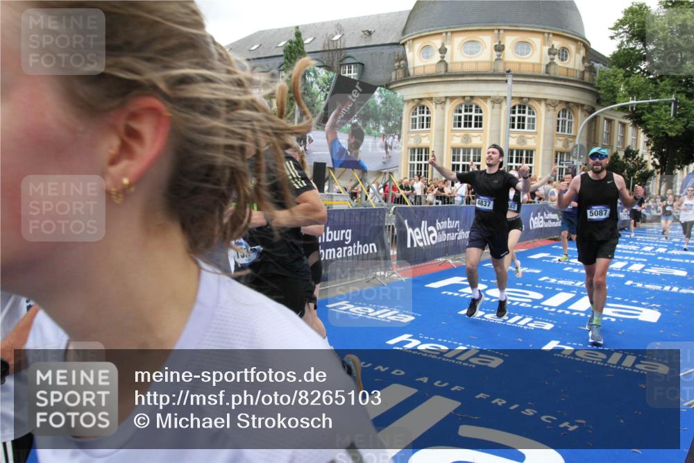 29.06.2025 - hella hamburg halbmarathon Michael Strokosch http://msf.ph/oto/8265103 29.06.2025 10:52:19 Ziel 4419, 4587, 4837, 5032, 5087, 5482, 6164, 6897, 7896, 9074, 9082, 12135, 13707, 14300, 15275, 15446, 16003, 16320, 16591, 17130, 17773, 18475 meine-sportfotos.de