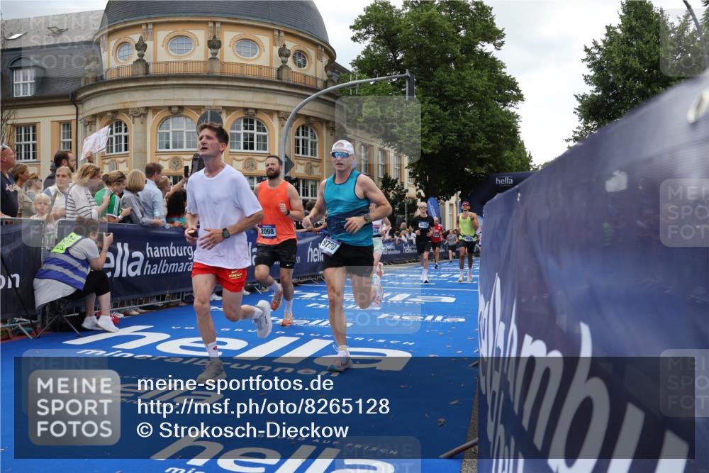 29.06.2025 - hella hamburg halbmarathon Strokosch-Dieckow http://msf.ph/oto/8265128 29.06.2025 10:44:54 Ziel 1171, 1424, 1520, 2098, 2890, 3004, 3098, 4425, 4915, 7056, 7167, 7325, 7843, 9030, 9720, 12161, 15334, 16058, 16834, 17381, 17382, 17406, 17544, 18055, 18631, 19207, 19210 meine-sportfotos.de