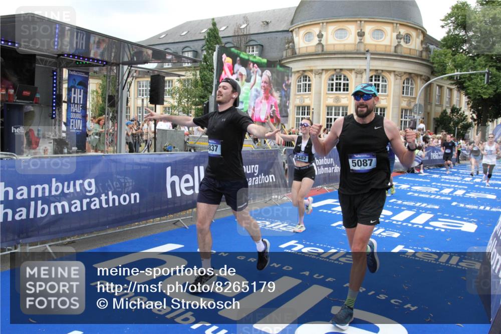 29.06.2025 - hella hamburg halbmarathon Michael Strokosch http://msf.ph/oto/8265179 29.06.2025 10:52:19 Ziel 4419, 4587, 4837, 5032, 5087, 5482, 6164, 6897, 7896, 9074, 9082, 12135, 13707, 14300, 15275, 15446, 16003, 16320, 16591, 17130, 17773, 18475 meine-sportfotos.de