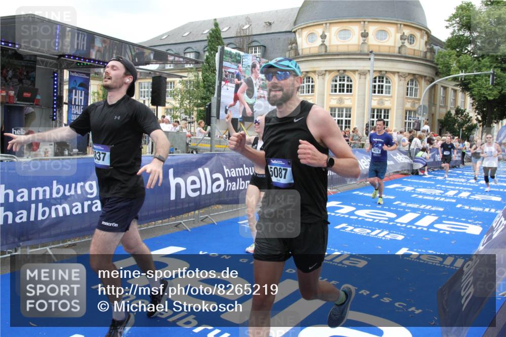 29.06.2025 - hella hamburg halbmarathon Michael Strokosch http://msf.ph/oto/8265219 29.06.2025 10:52:20 Ziel 4140, 4419, 4587, 4837, 5032, 5087, 5482, 6164, 7896, 9074, 12135, 13707, 14300, 15275, 15446, 16003, 16591, 17130, 17773, 18475 meine-sportfotos.de