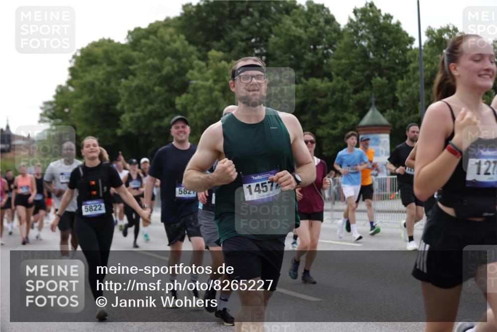 29.06.2025 - hella hamburg halbmarathon Jannik Wohlers http://msf.ph/oto/8265227 29.06.2025 10:33:22 Lombardsbrücke 1189, 1275, 1896, 2342, 2776, 3170, 3264, 3340, 3345, 3560, 4361, 4433, 4449, 4479, 4696, 4942, 5075, 5096, 5141, 5557, 5566, 5569, 5691, 5821, 5822, 5887, 6109, 6515, 6516, 6854, 6956, 7027, 7565, 7653, 8021, 8157, 8202, 8282, 8375, 8377, 8383, 8401, 9094, 9234, 9438, 9799, 9875, 9995, 10007, 10071, 10561, 11111, 11237, 11338, 11453, 11546, 11676, 11811, 11827, 11928, 12237, 12238, 12562, 12652, 12835, 12855, 13535, 13601, 13741, 13853, 14032, 14098, 14451, 15044 meine-sportfotos.de