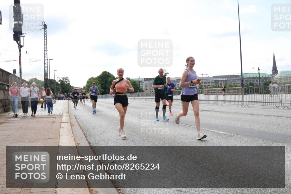 29.06.2025 - hella hamburg halbmarathon Lena Gebhardt http://msf.ph/oto/8265234 29.06.2025 10:11:11 Lombardsbrücke 1166, 1186, 1723, 1781, 2868, 3837, 4287, 5254, 5653, 7271, 7370, 8171, 8206, 8207, 8368, 8561, 9119, 9169, 9829, 10196, 10372, 11149, 11755, 12286, 12426, 12556, 12571, 12790, 12836, 13588, 13594, 13603, 14022, 14149, 14270, 15009, 15214, 15252, 15797, 15908, 16383, 16808, 17142, 17500, 17532, 17787, 18382, 18949, 19172, 19241 meine-sportfotos.de