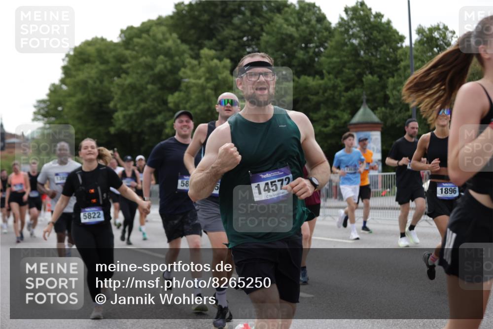 29.06.2025 - hella hamburg halbmarathon Jannik Wohlers http://msf.ph/oto/8265250 29.06.2025 10:33:22 Lombardsbrücke 1189, 1275, 1896, 2342, 2776, 3170, 3264, 3340, 3345, 3560, 4361, 4433, 4449, 4479, 4696, 4942, 5075, 5096, 5141, 5557, 5566, 5569, 5691, 5821, 5822, 5887, 6109, 6515, 6516, 6854, 6956, 7027, 7565, 7653, 8021, 8157, 8202, 8282, 8375, 8377, 8383, 8401, 9094, 9234, 9438, 9799, 9875, 9995, 10007, 10071, 10561, 11111, 11237, 11338, 11453, 11546, 11676, 11811, 11827, 11928, 12237, 12238, 12562, 12652, 12835, 12855, 13535, 13601, 13741, 13853, 14032, 14098, 14451, 15044 meine-sportfotos.de