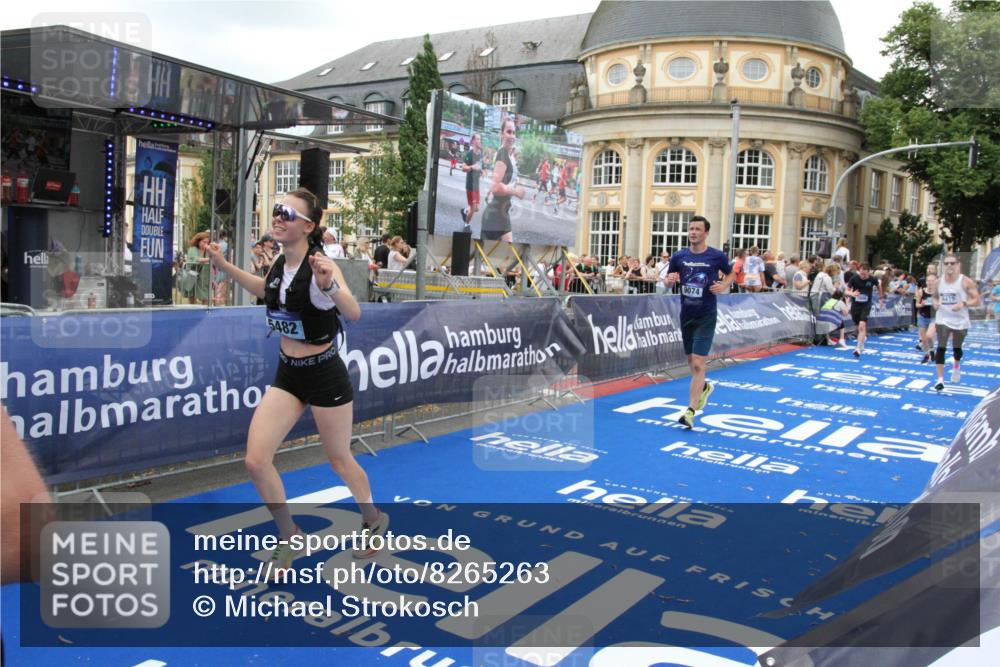 29.06.2025 - hella hamburg halbmarathon Michael Strokosch http://msf.ph/oto/8265263 29.06.2025 10:52:20 Ziel 4140, 4419, 4587, 4837, 5032, 5087, 5482, 6164, 7896, 9074, 12135, 13707, 14300, 15275, 15446, 16003, 16591, 17130, 17773, 18475 meine-sportfotos.de