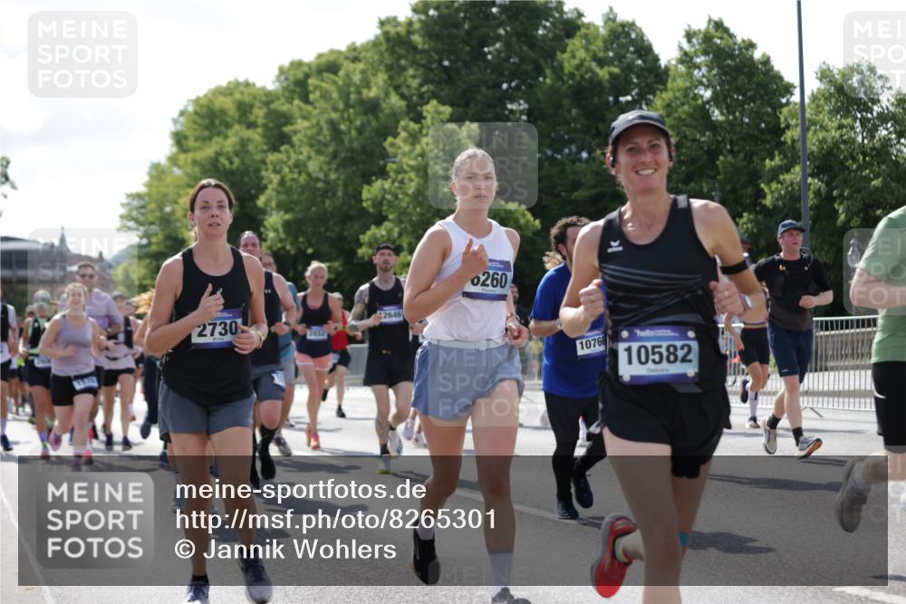 29.06.2025 - hella hamburg halbmarathon Jannik Wohlers http://msf.ph/oto/8265301 29.06.2025 09:59:53 Lombardsbrücke 1019, 1180, 1239, 1264, 1526, 2027, 2086, 2099, 2159, 2346, 2447, 2606, 2652, 2730, 3042, 3177, 3181, 3319, 3861, 3898, 4419, 4594, 4632, 4796, 4813, 4940, 5272, 5728, 6082, 6084, 6104, 6220, 6260, 6470, 6581, 6891, 7159, 7786, 7824, 8394, 8531, 9450, 10044, 10268, 10534, 10582, 10587, 10742, 10759, 10766, 10788, 10797, 11083, 11158, 11159, 11324, 11499, 11527, 11846, 11960, 11992, 12213, 12513, 12646, 12773, 12774, 13234, 13236, 13512, 13847, 13993, 14135 meine-sportfotos.de