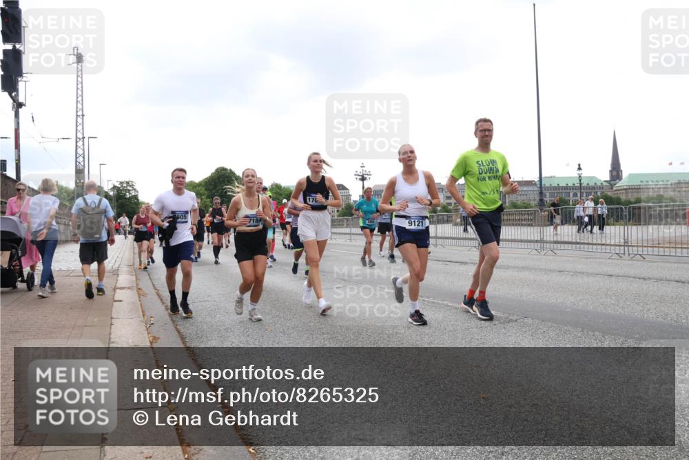 29.06.2025 - hella hamburg halbmarathon Lena Gebhardt http://msf.ph/oto/8265325 29.06.2025 10:46:11 Lombardsbrücke 1004, 1100, 1104, 1421, 1426, 1429, 1465, 1532, 1555, 1608, 1837, 1854, 1867, 1868, 1983, 2398, 2423, 2500, 2522, 2773, 2813, 2917, 2951, 2954, 2965, 3410, 4104, 4119, 4223, 4317, 4388, 4448, 4572, 5635, 5697, 5703, 5769, 5770, 5854, 5892, 6068, 6133, 6333, 6392, 6623, 7268, 7303, 7356, 7364, 7368, 7374, 7605, 7894, 7960, 7983, 8047, 8700, 9120, 9121, 9129, 9337, 9426, 9445, 10153, 10327, 10329, 10367, 10511, 11358, 11361, 11876, 11910, 12298, 12333, 12507, 12522 meine-sportfotos.de