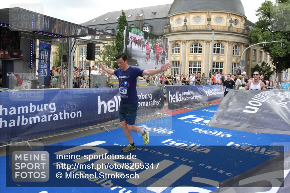 29.06.2025 - hella hamburg halbmarathon Michael Strokosch http://msf.ph/oto/8265347 29.06.2025 10:52:21 Ziel 4140, 4419, 4587, 4837, 5087, 5482, 6164, 7896, 9074, 13707, 15275, 15446, 16591, 17773 meine-sportfotos.de