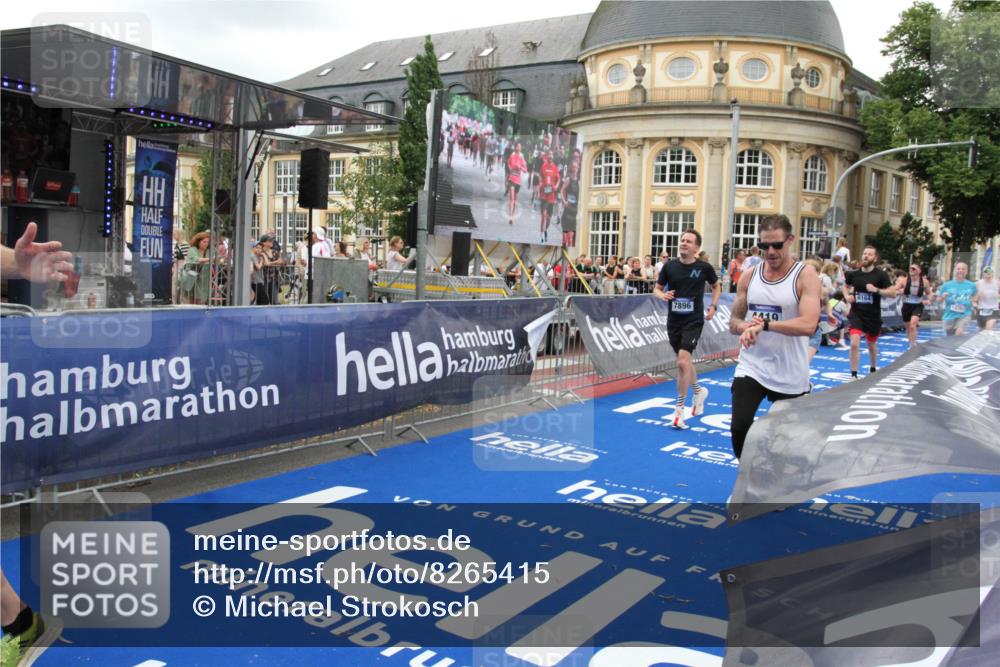 29.06.2025 - hella hamburg halbmarathon Michael Strokosch http://msf.ph/oto/8265415 29.06.2025 10:52:22 Ziel 4140, 4419, 4587, 4837, 5087, 5482, 6164, 7896, 9074, 13211, 13707, 15446, 17773 meine-sportfotos.de