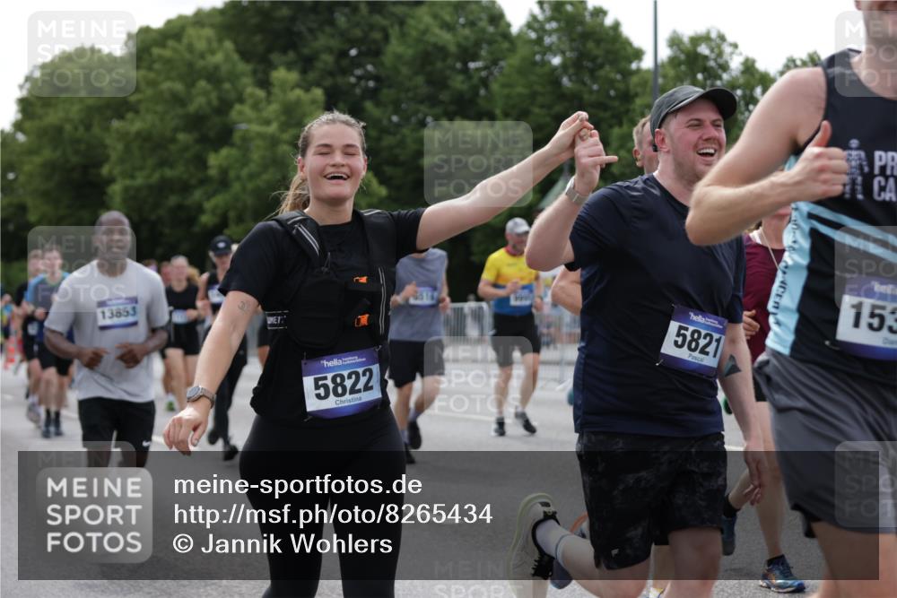 29.06.2025 - hella hamburg halbmarathon Jannik Wohlers http://msf.ph/oto/8265434 29.06.2025 10:33:23 Lombardsbrücke 1189, 1275, 1417, 1896, 2342, 2482, 3170, 3264, 3340, 3345, 3560, 4361, 4433, 4449, 4479, 4696, 4942, 5075, 5096, 5141, 5557, 5566, 5569, 5691, 5821, 5822, 5887, 6109, 6364, 6515, 6516, 6854, 6956, 7027, 7565, 7653, 8021, 8157, 8202, 8282, 8375, 8377, 8383, 8401, 9094, 9234, 9438, 9799, 9875, 9995, 10007, 10071, 10561, 11092, 11111, 11237, 11338, 11453, 11546, 11676, 11827, 11928, 12237, 12238, 12562, 12652, 12835, 12855, 13535, 13601, 13741, 13853, 13934, 14032, 14098 meine-sportfotos.de