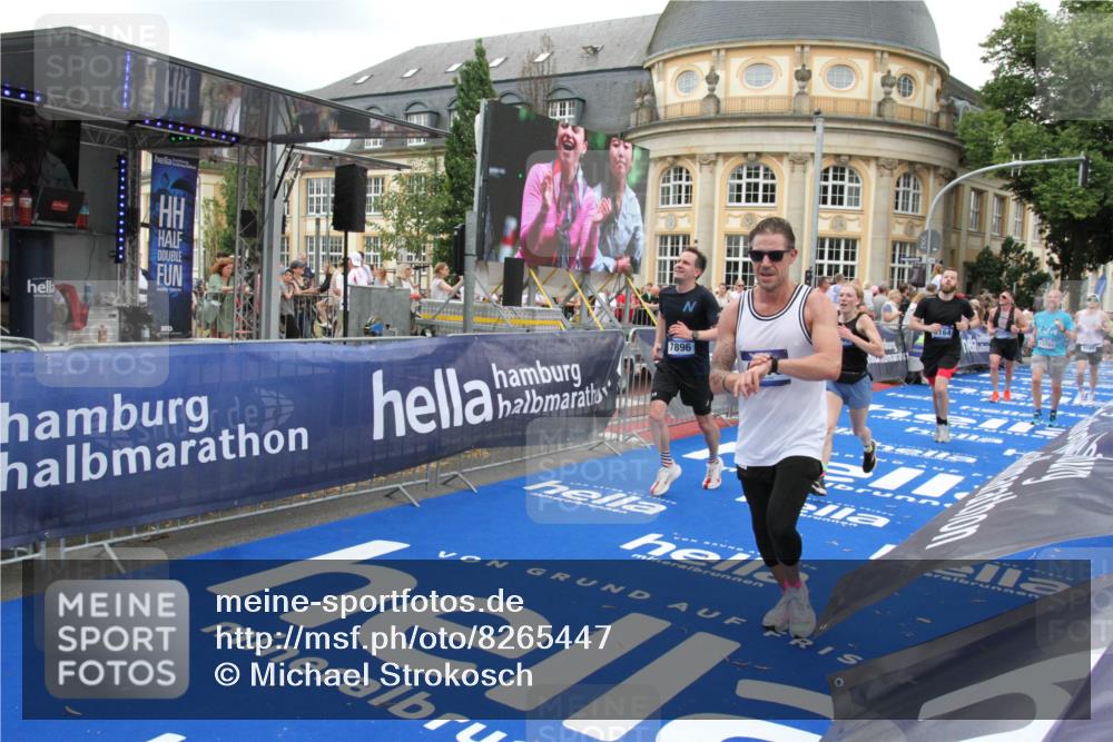 29.06.2025 - hella hamburg halbmarathon Michael Strokosch http://msf.ph/oto/8265447 29.06.2025 10:52:23 Ziel 4140, 4419, 4587, 6164, 7896, 9074, 13211, 13707, 15144, 15446, 17773, 17997 meine-sportfotos.de