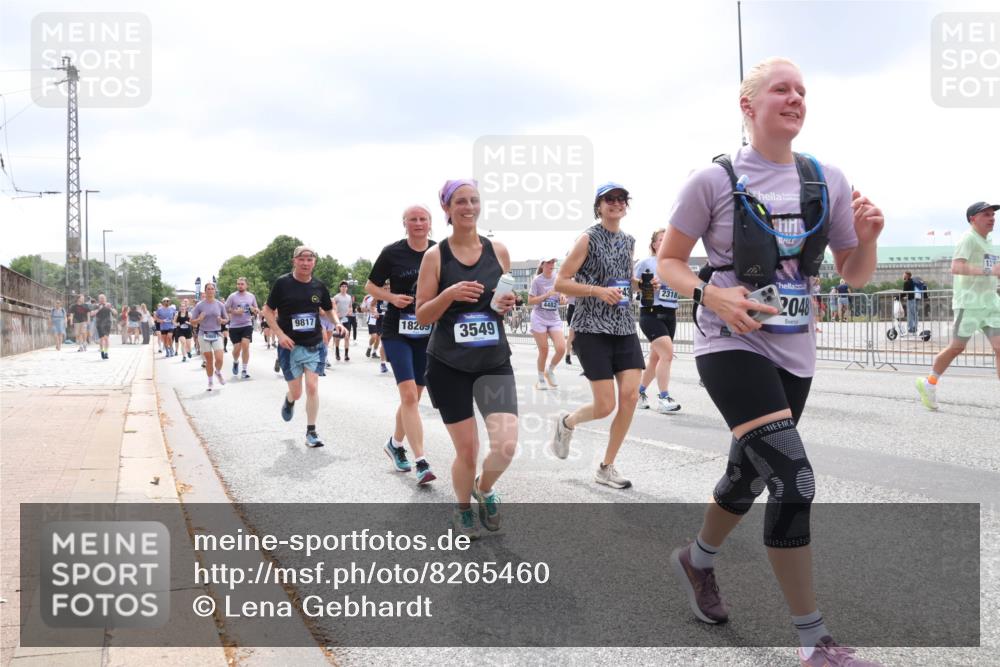29.06.2025 - hella hamburg halbmarathon Lena Gebhardt http://msf.ph/oto/8265460 29.06.2025 11:08:31 Lombardsbrücke 1376, 1907, 1923, 1969, 2224, 2318, 2319, 2433, 2530, 2673, 3063, 3271, 3313, 3442, 3549, 3646, 3666, 3915, 3965, 4070, 4115, 4132, 4133, 4406, 4407, 4439, 4455, 4461, 4482, 4584, 4630, 4631, 4716, 4791, 4919, 5005, 5195, 5398, 5401, 5439, 5704, 5858, 5859, 5896, 6016, 6219, 6227, 6367, 6435, 6731, 6778, 6779, 6780, 6782, 6783, 6928, 6958, 6986, 7000, 7070, 7113, 7192, 7222, 7225, 7320, 7527, 7559, 7609, 7713, 7799, 7989, 8192, 8213, 8266, 8808, 8809, 8817, 8978, 9321, 9419 meine-sportfotos.de