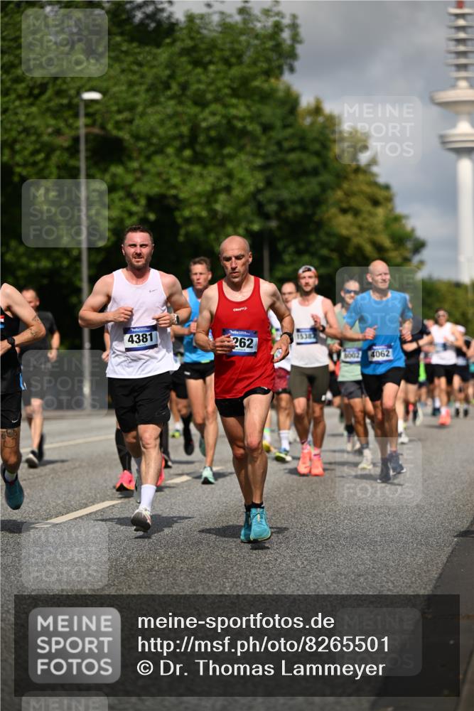 29.06.2025 - hella hamburg halbmarathon Dr. Thomas Lammeyer http://msf.ph/oto/8265501 29.06.2025 09:52:18 Kennedybrücke 1042, 1571, 2262, 2399, 3480, 3547, 4062, 4359, 4381, 5003, 5307, 6047, 6993, 7310, 7482, 8002, 8121, 8571, 9640, 9643, 10190, 10451, 10738, 10877, 11106, 11423 meine-sportfotos.de