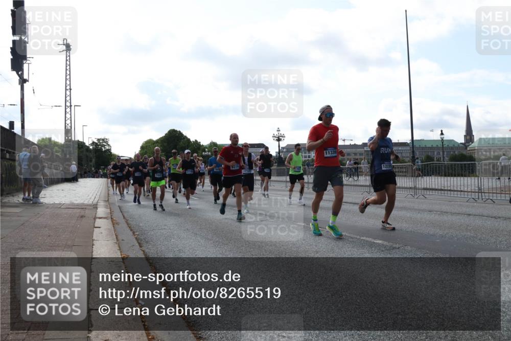 29.06.2025 - hella hamburg halbmarathon Lena Gebhardt http://msf.ph/oto/8265519 29.06.2025 09:57:17 Lombardsbrücke 1030, 1086, 1193, 1327, 1381, 1422, 1442, 1537, 1657, 1783, 2025, 2074, 2111, 2119, 2252, 2340, 2396, 2444, 2595, 2814, 2839, 2855, 2869, 2878, 3048, 3093, 3096, 3103, 3575, 3698, 3791, 4261, 4299, 4558, 4726, 4770, 4897, 4986, 5008, 5013, 5018, 5021, 5024, 5319, 5633, 5744, 5820, 5907, 6033, 6125, 6377, 6631, 6720, 6762, 6795, 6942, 7176, 7177, 7221, 7259, 7397, 7742, 7918, 7930, 7932, 8112, 8313, 8572, 8651, 8661, 8710, 8813, 8930, 9060, 9082, 9316, 9497, 10191 meine-sportfotos.de