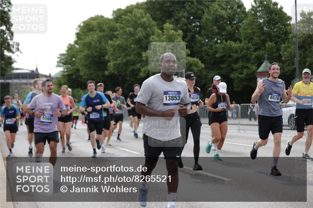 29.06.2025 - hella hamburg halbmarathon Jannik Wohlers http://msf.ph/oto/8265521 29.06.2025 10:33:24 Lombardsbrücke 1189, 1275, 1417, 1896, 2342, 2482, 3170, 3264, 3340, 3345, 3560, 4361, 4433, 4449, 4479, 4696, 4942, 5075, 5096, 5141, 5557, 5566, 5569, 5691, 5821, 5822, 5887, 6109, 6364, 6515, 6516, 6854, 6956, 7027, 7565, 7653, 8157, 8202, 8282, 8375, 8377, 8383, 8401, 9094, 9438, 9799, 9875, 9995, 10007, 10071, 10561, 11092, 11111, 11237, 11338, 11453, 11546, 11676, 11827, 12237, 12238, 12562, 12652, 12835, 12855, 13535, 13601, 13741, 13853, 13934, 14032, 14098 meine-sportfotos.de