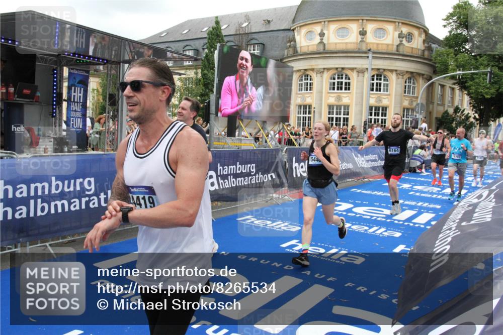 29.06.2025 - hella hamburg halbmarathon Michael Strokosch http://msf.ph/oto/8265534 29.06.2025 10:52:23 Ziel 4140, 4419, 4587, 6164, 7896, 9074, 13211, 13707, 15144, 15446, 17773, 17997 meine-sportfotos.de