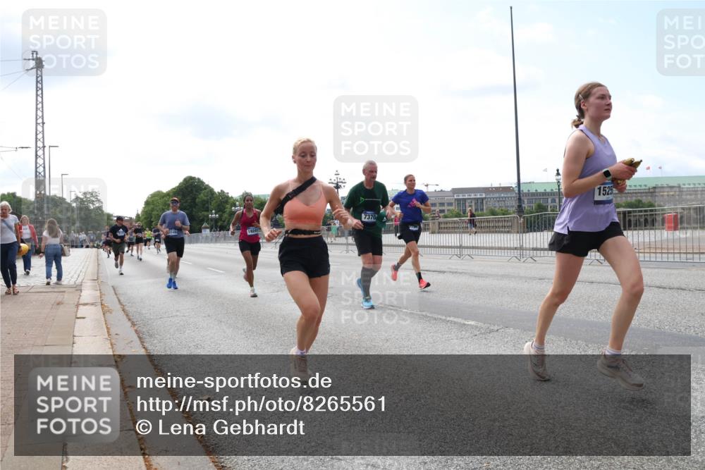 29.06.2025 - hella hamburg halbmarathon Lena Gebhardt http://msf.ph/oto/8265561 29.06.2025 10:11:11 Lombardsbrücke 1166, 1186, 1723, 1781, 2868, 3837, 4287, 5254, 5653, 7271, 7370, 8171, 8206, 8207, 8368, 8561, 9119, 9169, 9829, 10196, 10372, 11149, 11755, 12286, 12426, 12556, 12571, 12790, 12836, 13588, 13594, 13603, 14022, 14149, 14270, 15009, 15214, 15252, 15797, 15908, 16383, 16808, 17142, 17500, 17532, 17787, 18382, 18949, 19172, 19241 meine-sportfotos.de