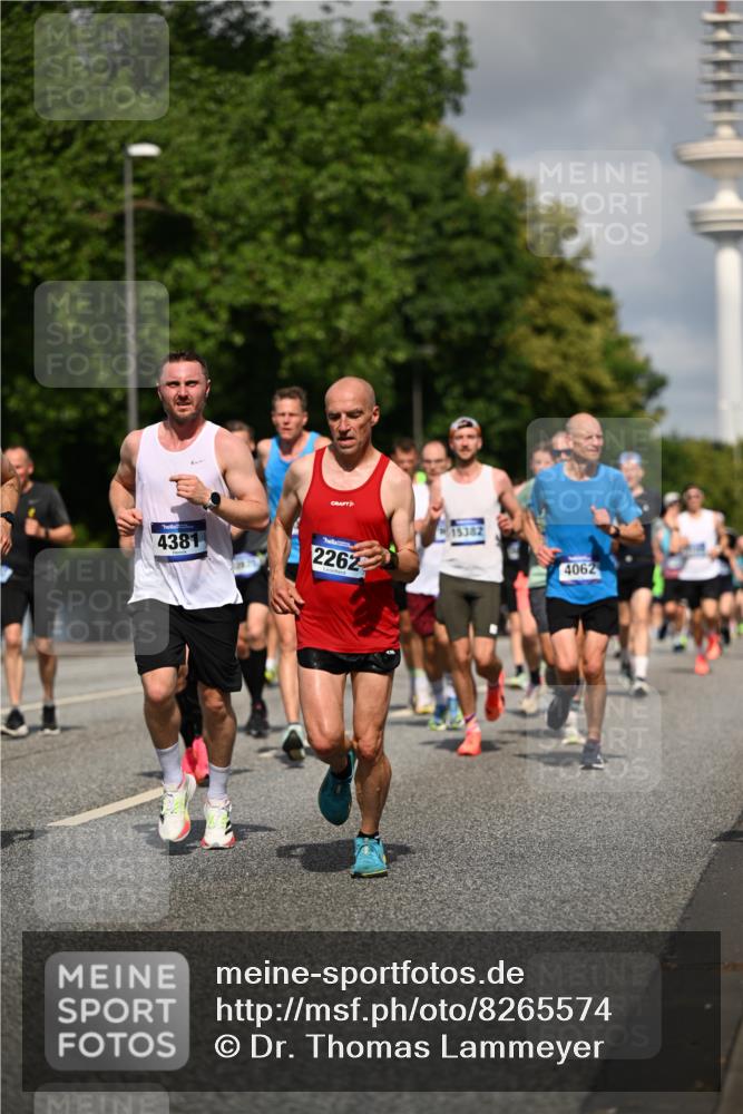29.06.2025 - hella hamburg halbmarathon Dr. Thomas Lammeyer http://msf.ph/oto/8265574 29.06.2025 09:52:18 Kennedybrücke 1042, 1571, 2262, 2399, 3480, 3547, 4062, 4359, 4381, 5003, 5307, 6047, 6993, 7310, 7482, 8002, 8121, 8571, 9640, 9643, 10190, 10451, 10738, 10877, 11106, 11423 meine-sportfotos.de