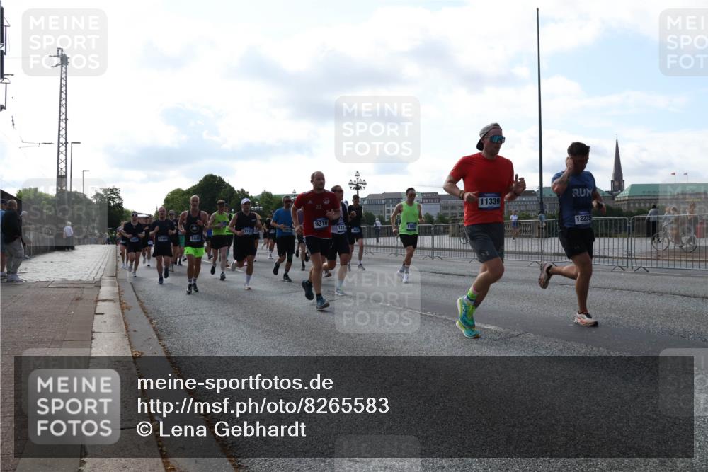 29.06.2025 - hella hamburg halbmarathon Lena Gebhardt http://msf.ph/oto/8265583 29.06.2025 09:57:18 Lombardsbrücke 1030, 1086, 1193, 1327, 1381, 1422, 1442, 1537, 1657, 1783, 2025, 2074, 2111, 2119, 2252, 2340, 2444, 2595, 2814, 2839, 2855, 2869, 2878, 3048, 3093, 3096, 3103, 3575, 3698, 3791, 4261, 4299, 4558, 4726, 4770, 4897, 4986, 5008, 5013, 5018, 5021, 5024, 5319, 5633, 5744, 5820, 5907, 6125, 6377, 6631, 6720, 6762, 6795, 6942, 7176, 7177, 7221, 7259, 7397, 7742, 7918, 7930, 7932, 8112, 8313, 8572, 8651, 8813, 8930, 9060, 9082, 9316, 9497, 10191 meine-sportfotos.de