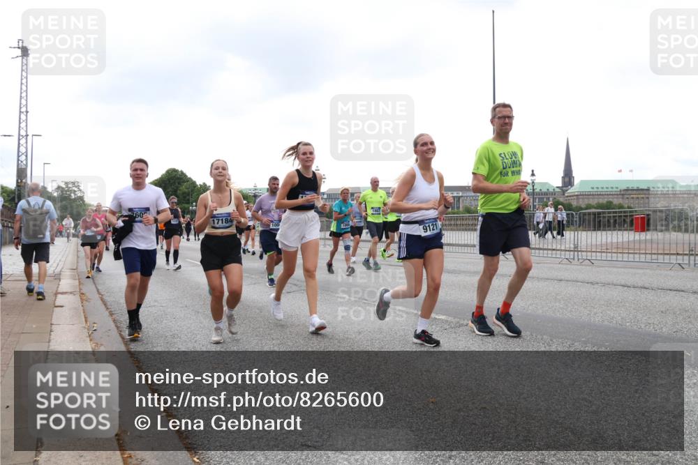 29.06.2025 - hella hamburg halbmarathon Lena Gebhardt http://msf.ph/oto/8265600 29.06.2025 10:46:12 Lombardsbrücke 1004, 1100, 1104, 1421, 1426, 1429, 1465, 1532, 1555, 1608, 1837, 1854, 1867, 1868, 1983, 2398, 2423, 2500, 2522, 2773, 2813, 2917, 2951, 2954, 2965, 3410, 4104, 4119, 4223, 4317, 4448, 4572, 5635, 5697, 5703, 5769, 5770, 5854, 5892, 6068, 6133, 6333, 6392, 6623, 7268, 7303, 7356, 7364, 7368, 7374, 7605, 7894, 7960, 7983, 8047, 8700, 9120, 9121, 9129, 9337, 9426, 9445, 10153, 10327, 10329, 10367, 10511, 11358, 11361, 11876, 11910, 12298, 12333, 12507, 12522 meine-sportfotos.de