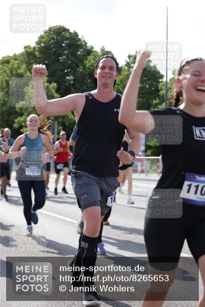 29.06.2025 - hella hamburg halbmarathon Jannik Wohlers http://msf.ph/oto/8265653 29.06.2025 09:59:56 Lombardsbrücke 1019, 1180, 1239, 1526, 1544, 1681, 2027, 2086, 2159, 2346, 2426, 2606, 2652, 2730, 3042, 3177, 3181, 3319, 3400, 3861, 3898, 4419, 4594, 4813, 4940, 4945, 5272, 5643, 5728, 6082, 6084, 6104, 6220, 6260, 6470, 6891, 7159, 8394, 8531, 8669, 9450, 9485, 9622, 10044, 10268, 10534, 10582, 10587, 10665, 10766, 10797, 11083, 11159, 11324, 11499, 11527, 11846, 11960, 11992, 12213, 12646, 12773, 12774, 12879, 13234, 13236, 13459, 13512, 14135 meine-sportfotos.de