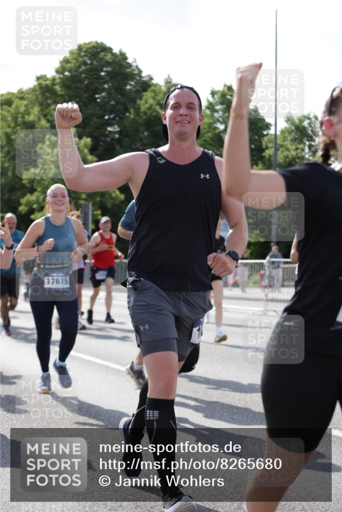 29.06.2025 - hella hamburg halbmarathon Jannik Wohlers http://msf.ph/oto/8265680 29.06.2025 09:59:56 Lombardsbrücke 1019, 1180, 1239, 1526, 1544, 1681, 2027, 2086, 2159, 2346, 2426, 2606, 2652, 2730, 3042, 3177, 3181, 3319, 3400, 3861, 3898, 4419, 4594, 4813, 4940, 4945, 5272, 5643, 5728, 6082, 6084, 6104, 6220, 6260, 6470, 6891, 7159, 8394, 8531, 8669, 9450, 9485, 9622, 10044, 10268, 10534, 10582, 10587, 10665, 10766, 10797, 11083, 11159, 11324, 11499, 11527, 11846, 11960, 11992, 12213, 12646, 12773, 12774, 12879, 13234, 13236, 13459, 13512, 14135 meine-sportfotos.de