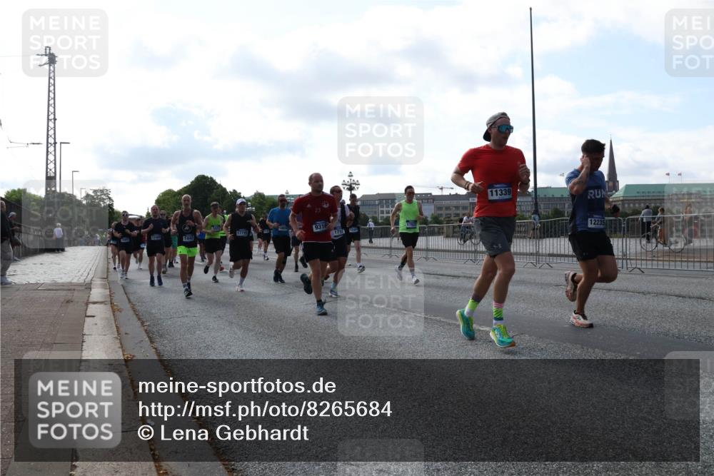 29.06.2025 - hella hamburg halbmarathon Lena Gebhardt http://msf.ph/oto/8265684 29.06.2025 09:57:18 Lombardsbrücke 1030, 1086, 1193, 1327, 1381, 1422, 1442, 1537, 1657, 1783, 2025, 2074, 2111, 2119, 2252, 2340, 2444, 2595, 2814, 2839, 2855, 2869, 2878, 3048, 3093, 3096, 3103, 3575, 3698, 3791, 4261, 4299, 4558, 4726, 4770, 4897, 4986, 5008, 5013, 5018, 5021, 5024, 5319, 5633, 5744, 5820, 5907, 6125, 6377, 6631, 6720, 6762, 6795, 6942, 7176, 7177, 7221, 7259, 7397, 7742, 7918, 7930, 7932, 8112, 8313, 8572, 8651, 8813, 8930, 9060, 9082, 9316, 9497, 10191 meine-sportfotos.de