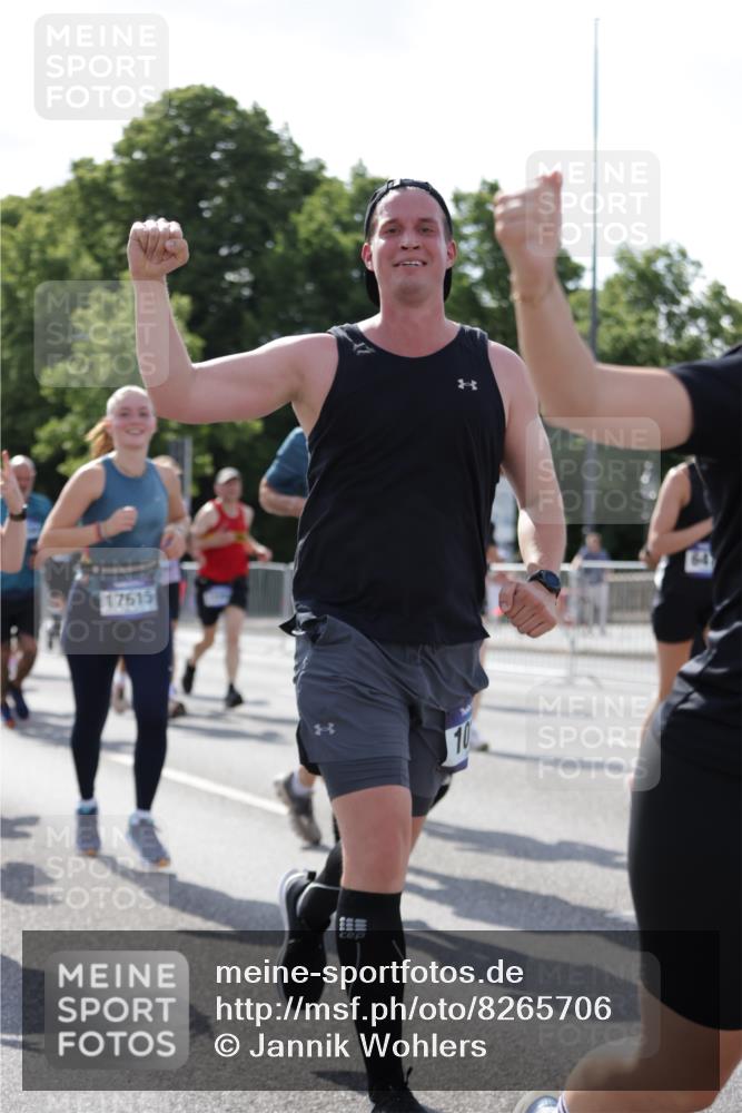 29.06.2025 - hella hamburg halbmarathon Jannik Wohlers http://msf.ph/oto/8265706 29.06.2025 09:59:56 Lombardsbrücke 1019, 1180, 1239, 1526, 1544, 1681, 2027, 2086, 2159, 2346, 2426, 2606, 2652, 2730, 3042, 3177, 3181, 3319, 3400, 3861, 3898, 4419, 4594, 4813, 4940, 4945, 5272, 5643, 5728, 6082, 6084, 6104, 6220, 6260, 6470, 6891, 7159, 8394, 8531, 8669, 9450, 9485, 9622, 10044, 10268, 10534, 10582, 10587, 10665, 10766, 10797, 11083, 11159, 11324, 11499, 11527, 11846, 11960, 11992, 12213, 12646, 12773, 12774, 12879, 13234, 13236, 13459, 13512, 14135 meine-sportfotos.de