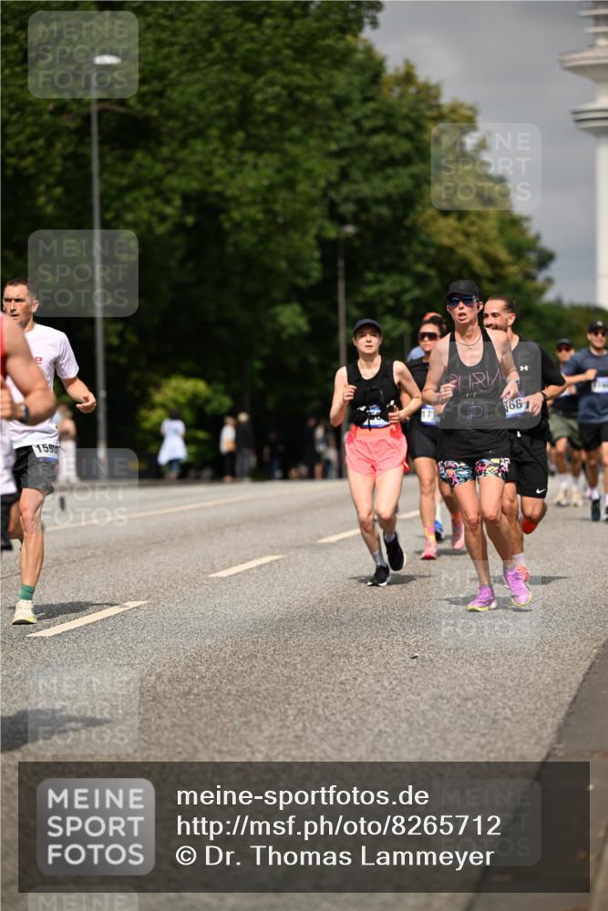 29.06.2025 - hella hamburg halbmarathon Dr. Thomas Lammeyer http://msf.ph/oto/8265712 29.06.2025 10:14:53 Kennedybrücke 1548, 1781, 2868, 4287, 5182, 5440, 5653, 5806, 8171, 8561, 8807, 8810, 10196, 11149 meine-sportfotos.de