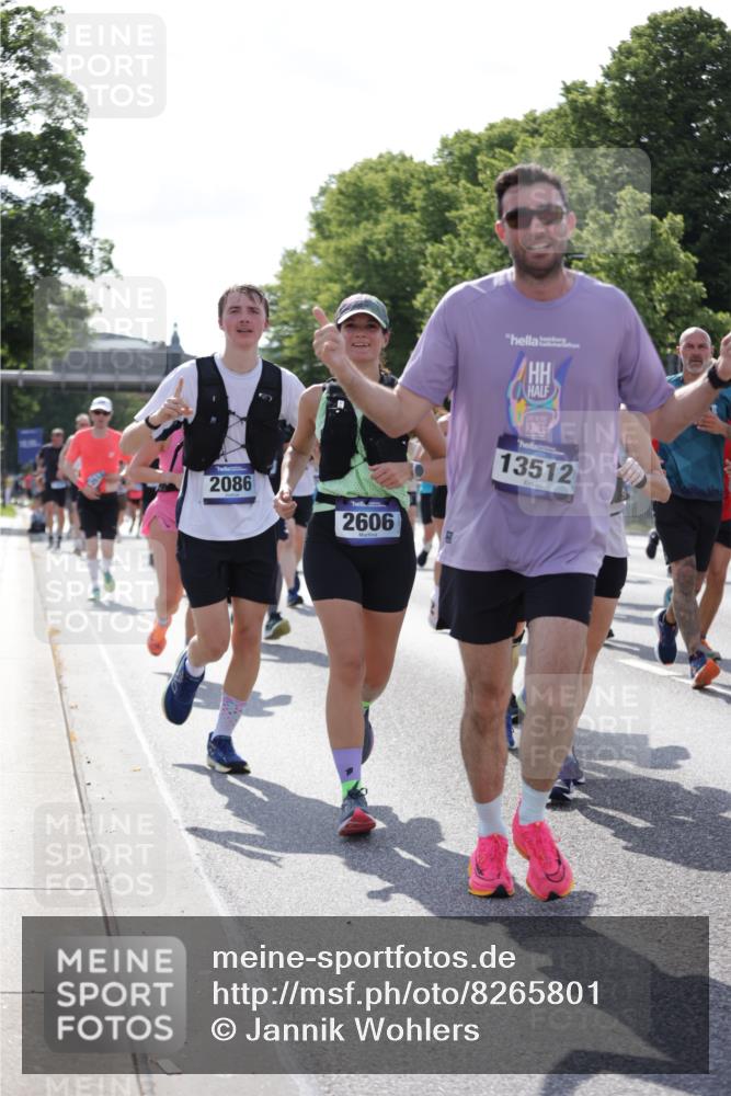 29.06.2025 - hella hamburg halbmarathon Jannik Wohlers http://msf.ph/oto/8265801 29.06.2025 09:59:57 Lombardsbrücke 1019, 1180, 1239, 1526, 1544, 1681, 2027, 2086, 2159, 2346, 2426, 2606, 2652, 2730, 2982, 3042, 3177, 3181, 3319, 3400, 3794, 3861, 3898, 4419, 4579, 4594, 4767, 4813, 4940, 4945, 5272, 5643, 5728, 6082, 6084, 6104, 6220, 6260, 6470, 6891, 7159, 8394, 8531, 8669, 9450, 9485, 9622, 10044, 10268, 10534, 10582, 10587, 10665, 10766, 10797, 11083, 11159, 11324, 11499, 11527, 11846, 11960, 11992, 12213, 12515, 12646, 12773, 12774, 12879, 13234, 13236, 13459, 13512, 14135 meine-sportfotos.de