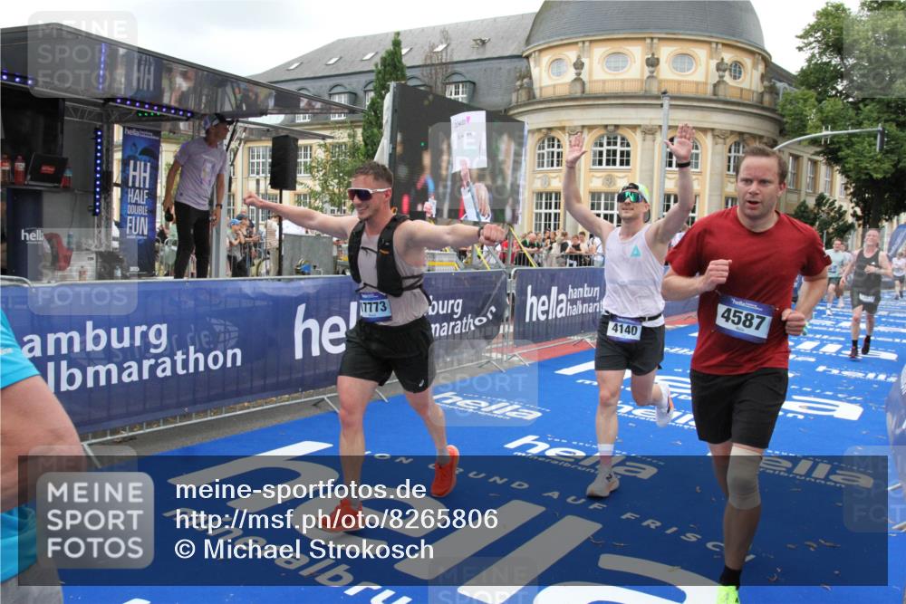 29.06.2025 - hella hamburg halbmarathon Michael Strokosch http://msf.ph/oto/8265806 29.06.2025 10:52:26 Ziel 4140, 4587, 6164, 7896, 8371, 8661, 9876, 13015, 13211, 13707, 15144, 15446, 17773, 17997 meine-sportfotos.de